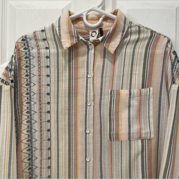 Anthropologie Akemi + Kin Button Up Top - Picture 5 of 14